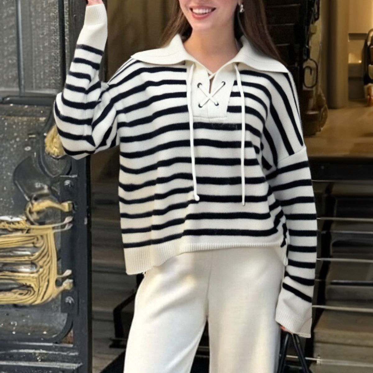 Pull Marinière à Lacets – Élégance Décontractée & Style Intemporel