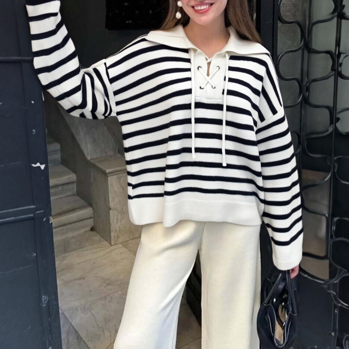 Pull Marinière à Lacets – Élégance Décontractée & Style Intemporel